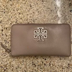 Tory Burch | Bags | Tory Burch Britten Continental Wallet  display picture 1